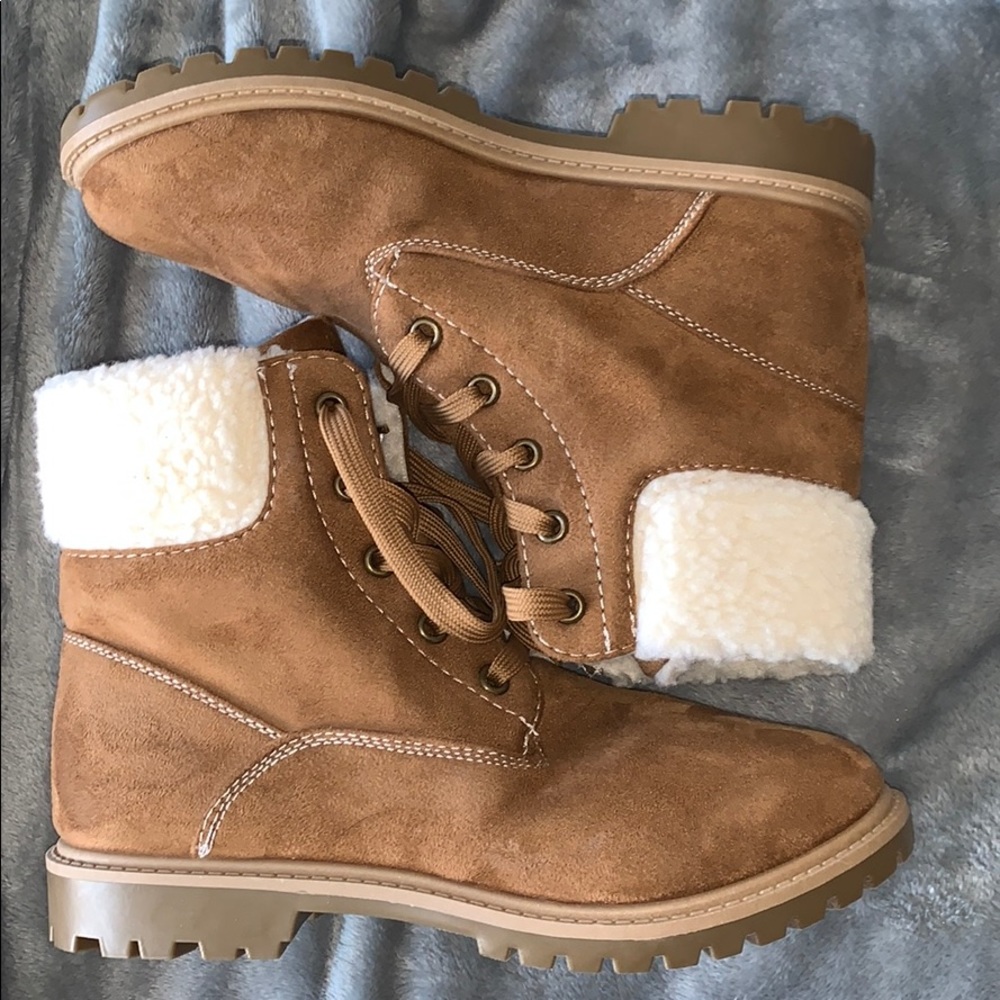 NWOT Women’s Sherpa Combat Boots